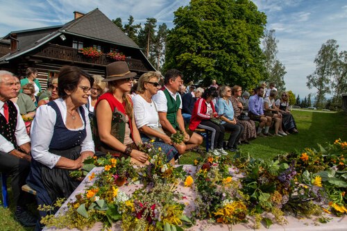 Festmesse und Kräutersegnung<br />
Foto: Anton Wieser Festmesse und Kräutersegnung<br />
Foto: Anton Wieser