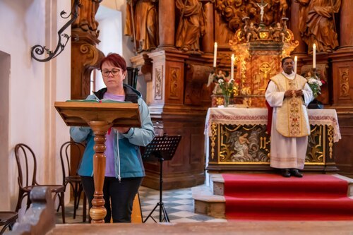 Fürbitten von Gabriele Barbic<br />
Foto: Anton Wieser