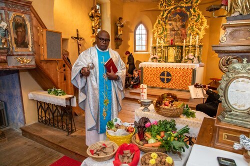 Segnung der Feldfrüchte<br />
Foto: Anton Wieser