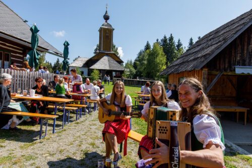 Zufallsmusi<br />
Foto: Anton Wieser Zufallsmusi<br />
Foto: Anton Wieser