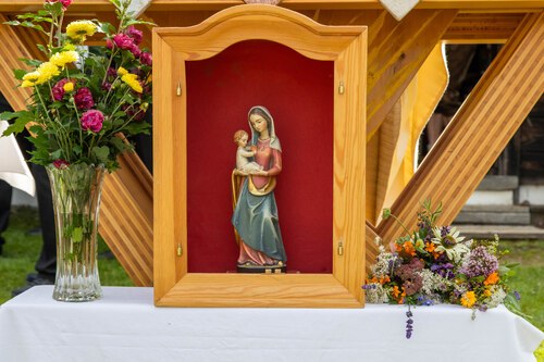 Marienstatue<br />
Foto: Anton Wieser Marienstatue<br />
Foto: Anton Wieser