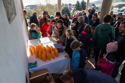 Verkauf von Missionsbonbons<br />
Foto: Anton Wieser