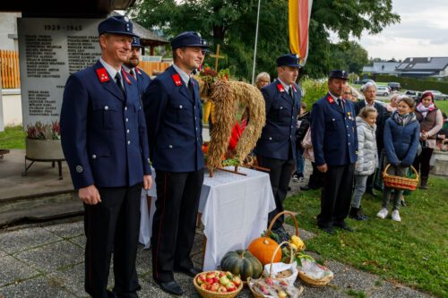 Abordnung der FF-Kraig mit Erntekrone<br />Foto: Anton Wieser