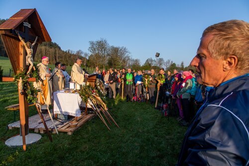 Bischofsmesse in Karnberg<br />
Foto: Anton Wieser