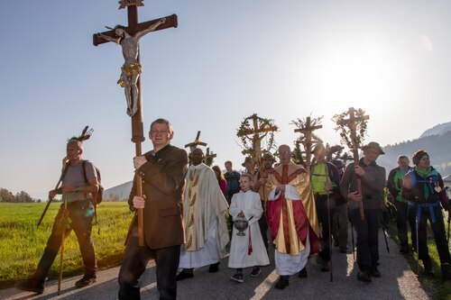 Einzug in Zweikirchen<br />
Foto: Anton Wieser