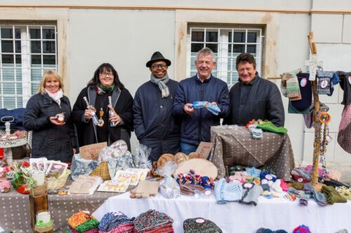 Verkaufsstand des Pfarrverbandes Frauenstein<br />
Foto: Anton Wieser