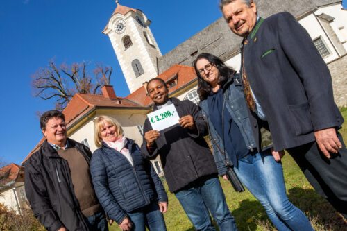 Spendenübergabe<br />
Foto: Anton Wieser