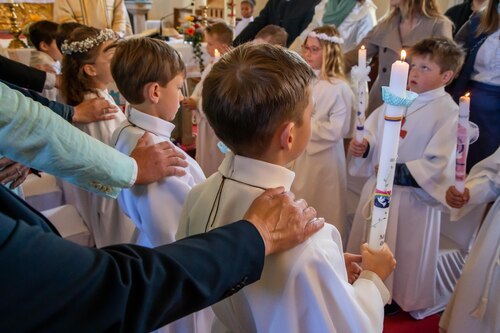 Tauferneuerung<br />
Foto: Anton Wieser Tauferneuerung<br />
Foto: Anton Wieser