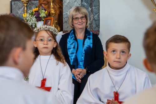 Dankesworte von Religionslehrerin Marlies Felsberger<br />
Foto: Anton Wieser Dankesworte von Religionslehrerin Marlies Felsberger<br />
Foto: Anton Wieser