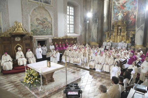 Številni škofje so se udeležili posvečenja Jožeta Marketza za 66. škofa krške škofije. (Neumüller) Številni škofje so se udeležili posvečenja Jožeta Marketza za 66. škofa krške škofije. (Neumüller)