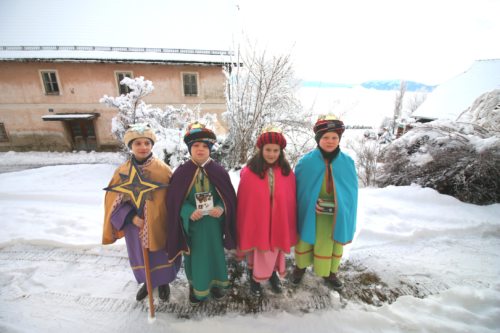 Die Sternsinger unserer Pfarre (© Foto: Pfarre Greutschach)