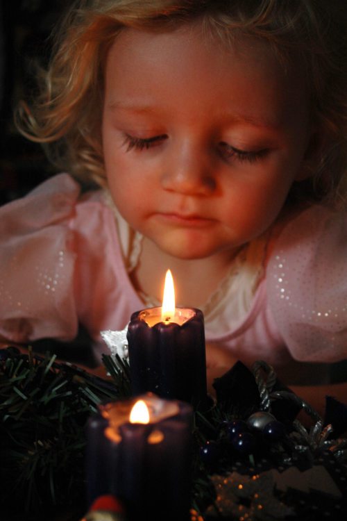 Der Adventkranz ist das bekannteste Symbol der Adventzeit. Foto: Pressestelle/Begsteiger