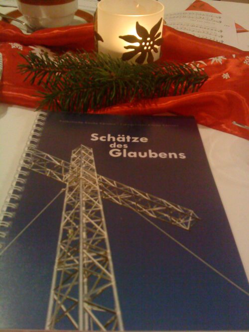 Das Buch zu den Adventgesprächen (© Foto: Sabine Zehentner)