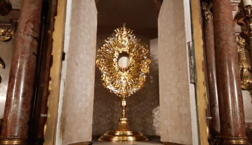 Das Allerheiligste kann am 6. Jänner ganztägig in der Kirche angebetet werden (c) St. Egid Das Allerheiligste kann am 6. Jänner ganztägig in der Kirche angebetet werden (c) St. Egid