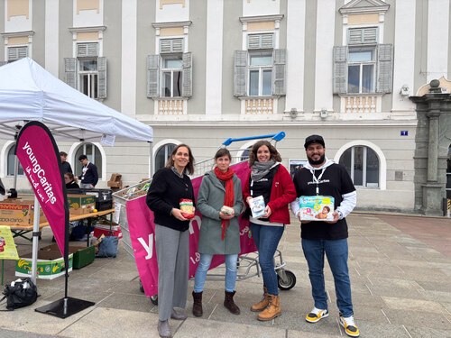 Aktion Kilo gegen Armut: Junge Menschen sammeln Lebensmittel und Hygieneartikel für Menschen in Not. (Foto: Caritas Kärnten)