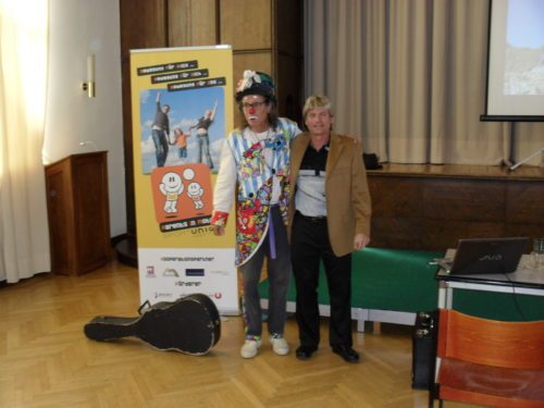 Ein interessantes Gespann: DDr. Harald Regensburger und Clown Wolfang Ruppnig (© Foto: Unterlercher)