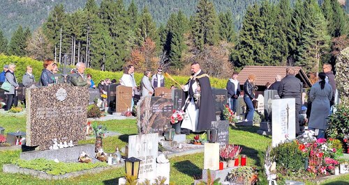 Allerheiligen – Gräbersegnung am Kalvarienberg. (Foto: Sonja Kucher). Allerheiligen – Gräbersegnung am Kalvarienberg. (Foto: Sonja Kucher).