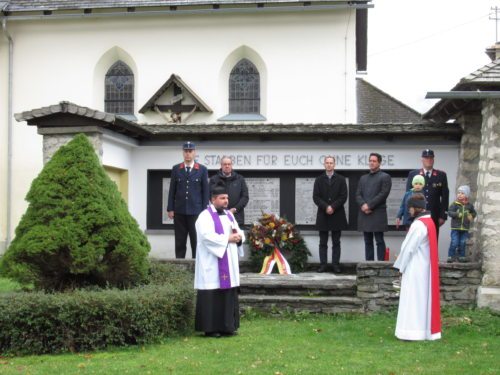 Gebet und Kranzniederlegung beim Kriegerdenkmal in St. Stefan. (Bild: PSt).