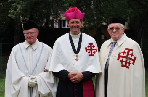 Ehrenstatthalter Lengheimer, Prior Allmaier und Leitender Komtur Mairitsch, v.l.<br />
Foto: Maritsch Ehrenstatthalter Lengheimer, Prior Allmaier und Leitender Komtur Mairitsch, v.l.<br />
Foto: Maritsch