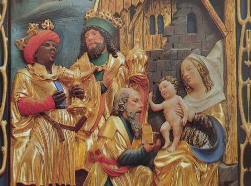 „Češčenje Jezuščka svetih treh kraljev“, detajl iz t. i. „Arndorfskega oltarja“, mlajša beljaška delavnica, verjetno Lukas in/ali Heinrich Tausmann, okoli leta 1520, župnijska in romarskska cerkev Gospa Sveta; slika: zapuščina prof. Heinza Ellersdorferja​​​