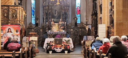Medjugorje-Andacht März 2023 – zu Beginn immer: das Rosenkranzgebet. (Bild: P.St.). Medjugorje-Andacht März 2023 – zu Beginn immer: das Rosenkranzgebet. (Bild: P.St.).