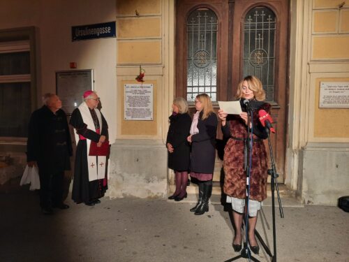 Slovesno odkritje obeležja pri uršulinkah v Celovcu (slika: Rihter)