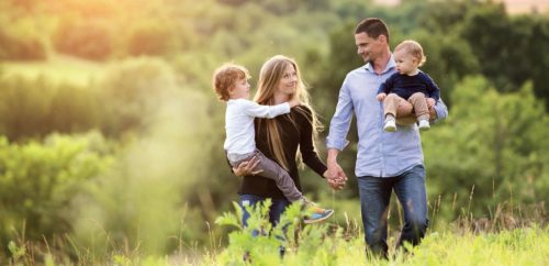 Was im Leben letztlich zählt: Tiefe menschliche Beziehungen zu leben und etwas Sinnvolles für andere zu tun (© Foto: Pressestelle/Fotolia)