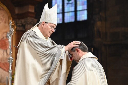 Kardinal Christoph Schönborn pri posvečenju Josefa Grünwidla za nadškofa, © slika: Stephan Schönlaub / nadškofija Dunaj
