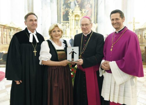 Freuen sich über das Jubiläum „500 Jahre Klagenfurt“: Superintendent Sauer, BGM Mathiaschitz, Bischof Schwarz und Dompfarrer Allmaier (v. l.) (© Foto: Stadtpresse/Fritzpress)