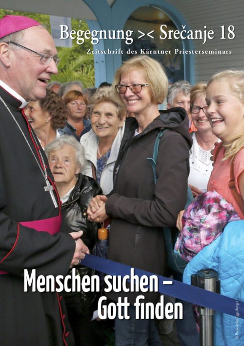 Titelblatt 2018: “Menschen suchen – Gott finden“ – Bischof Alois Schwarz mit Pilgerinnen und Pilgern der Wörthersee-Marienschiffsprozession am 15.8.2016 (Pressestelle der Diözese Gurk / Eggenberger; Layout: ilab crossmedia, Klagenfurt)