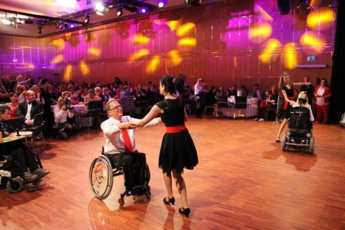 Die TänzerInnen der Sektion Rollstuhltanz begeisterten beim Ball der Lebenshilfe Kärnten (©DSG Kärnten)