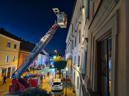 Spektakuläre Bilder lieferte die Feuerwehrübung im Haus Elisabeth. Foto: Caritas Kärnten