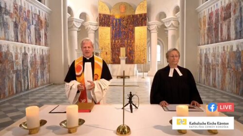 Dompropst Engelbert Guggenberger und Seniorin Lydia Burchhardt in der Seminarkirche Tanzenberg (Video-Still: KH Kronawetter)