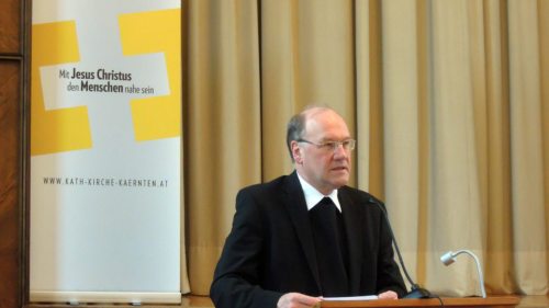 Diözesanbischof Dr. Alois Schwarz motiviert MitarbeiterInnen zur aktiven Teilnahme am Leitbildprozess der Katholischen Kirche Kärnten (© Foto: KH Kronawetter / Internetredaktion) Diözesanbischof Dr. Alois Schwarz motiviert MitarbeiterInnen zur aktiven Teilnahme am Leitbildprozess der Katholischen Kirche Kärnten (© Foto: KH Kronawetter / Internetredaktion)