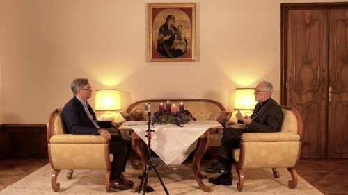 Bischof Josef Marketz im Advent-Video-Interview mit Karl-Heinz Kronawetter von der Internetredaktion der Diözese Gurk (Videostill)