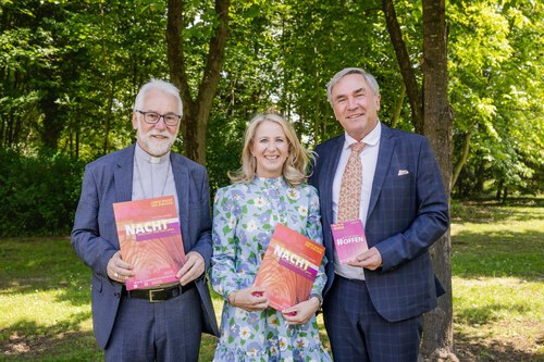 Freuen sich auf die “Lange Nacht der Kirchen“: Bischof Marketz, Projektkoordinatorin Binder und Superintendent Sauer; Foto: Trainproduction/Matthias Trinkl Freuen sich auf die “Lange Nacht der Kirchen“: Bischof Marketz, Projektkoordinatorin Binder und Superintendent Sauer; Foto: Trainproduction/Matthias Trinkl