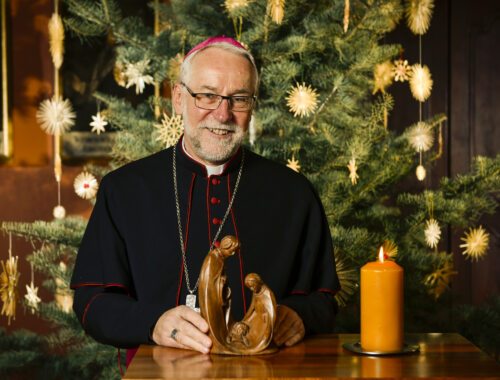 Bischof Marketz spricht an den Weihnachtsfeiertagen in Radio und Fernsehen mehrfach zum Inhalt des Weihnachtsfestes. Foto: Diözesan-Pressestelle/Neumüller