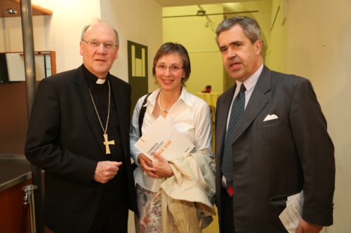 Bischof Schwarz, KFV-Vorsitzender Henckel-Donnersmarck und KFV-Geschäftsführerin Kattnig freuen sich über das Jubiläum (© Foto: KFV/Tomasin)