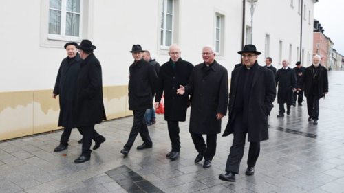 Gemeinsam auf dem Weg: die österreichischen Bischöfe in Eisenstadt (© Foto: Paul Wuthe / Kathpress) Gemeinsam auf dem Weg: die österreichischen Bischöfe in Eisenstadt (© Foto: Paul Wuthe / Kathpress)