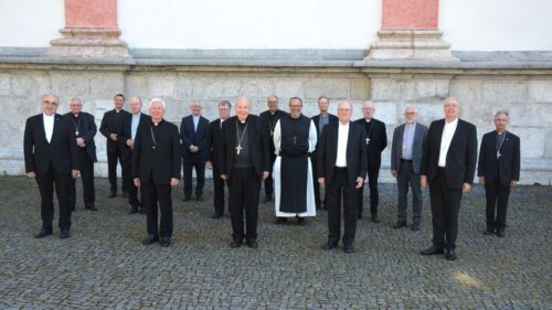 Bildunterschrift (Bildrechte sind zwingend anzugeben!) Bildunterschrift (Bildrechte sind zwingend anzugeben!)