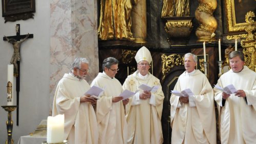 Caritasdirektor Marketz, Pfarrer Sedlmaier, Bischof Schwarz, Generalvikar Guggenberger und Rektor Stromberger (vlnr.) - Foto: Vincenc Gotthardt