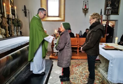 Blasiussegen • Blažov žegen 03.02.2019 (Pfarrarchiv Neuhaus-Suha) Blasiussegen • Blažov žegen 03.02.2019 (Pfarrarchiv Neuhaus-Suha)