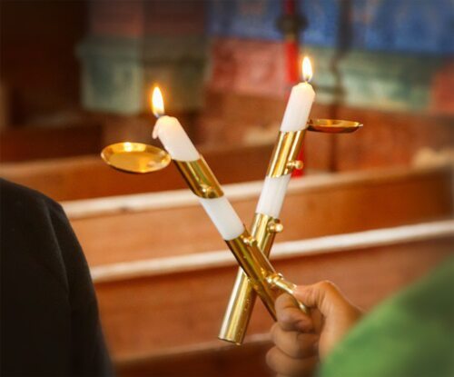 Bei den Gottesdiensten am 2. und 3. Februar wird in vielen Kärntner Pfarren der Blasiussegen gespendet. Foto: A. Wieser Bei den Gottesdiensten am 2. und 3. Februar wird in vielen Kärntner Pfarren der Blasiussegen gespendet. Foto: A. Wieser