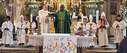 Blasiussegen<br />
Foto: Ines Pleschutznig