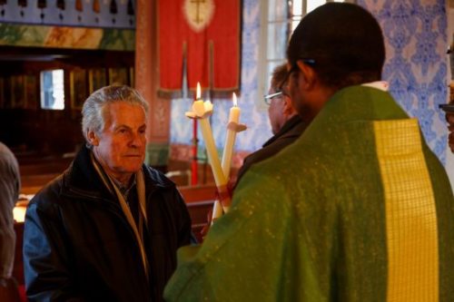 Blasiussegen (© Foto: Anton Wieser)