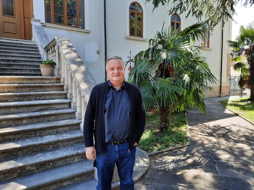 Božo Rustja o tem, kakšna naj bi bila duhovna misel za radio (foto: Nedelja) Božo Rustja o tem, kakšna naj bi bila duhovna misel za radio (foto: Nedelja)