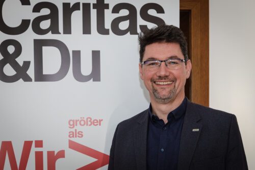 Caritasdirektor Ernst Sandriesser dankt Infineon für das Vertrauen und freut sich auf die weitere Zusammenarbeit. (Copyright: Caritas Kärnten)