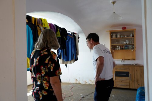 Caritasdirektor Lokalaugenschein: Ernst Sandriesser: „Die Menschen wissen, dass die Caritas Kärnten wie keine andere Organisation weiß, wie man richtig hilft und wie man schnell hilft.“ (Foto: Caritas)