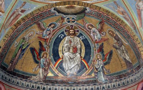 https://www.praxis-gottesdienst.net/lexikon/lexikon_detail.html?k_beitrag... (© Foto: Fritz Geiges (Entwurf): Christus als König auf dem Thron , 1894, Apsismosaik) https://www.praxis-gottesdienst.net/lexikon/lexikon_detail.html?k_beitrag... (© Foto: Fritz Geiges (Entwurf): Christus als König auf dem Thron , 1894, Apsismosaik)