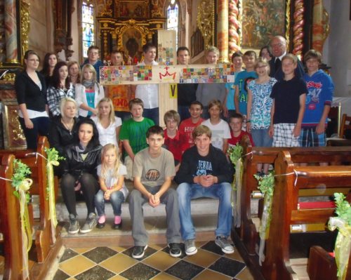 Großer Empfang des Weltjugendkreuzes in Weißenstein (© Foto: Sabine Zehentner)